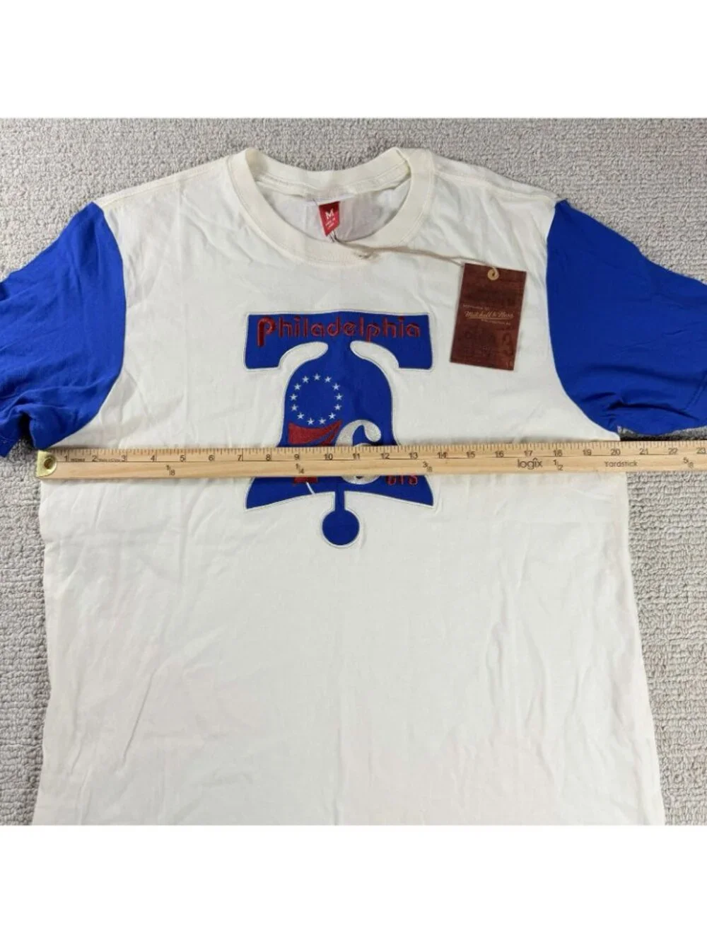 Mitchell & Ness Philadelphia 76ers Embroidered T-Shirt Beige Blue Men’s Size M - Picture 5 of 7